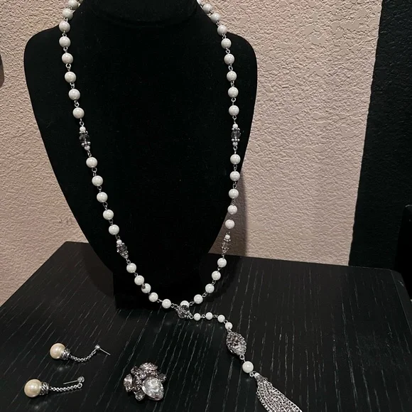 Elegant Silver and Pearl tassel - Picture 3 of 5